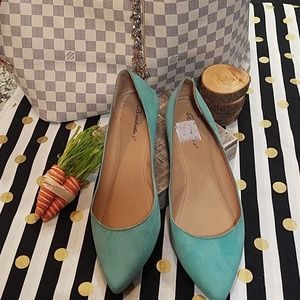 Turquoise light Flats.